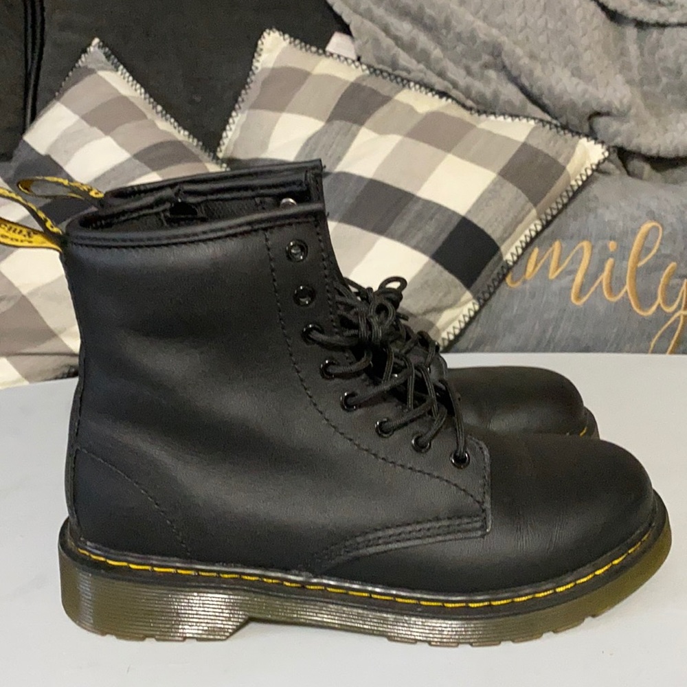 1460 dr marten boots